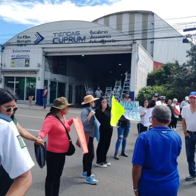 Bloquean bulevar Xalapa–Banderilla para exigir justicia por menor atropellado; denuncian retrasos en investigación y falta de ambulancias