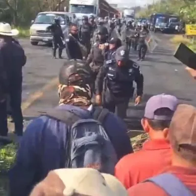 Desalojan a campesinos que mantenían bloqueada la carretera Tuxpan-Tampico desde el miércoles pasado